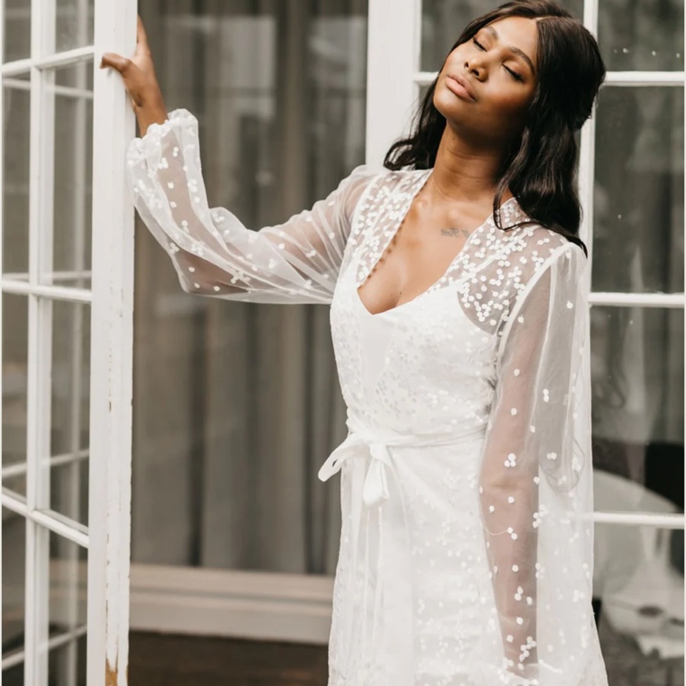 Bridal robe - Picture 2 of 3